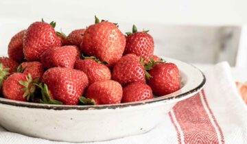 Skin benefits of strawberry seed oil