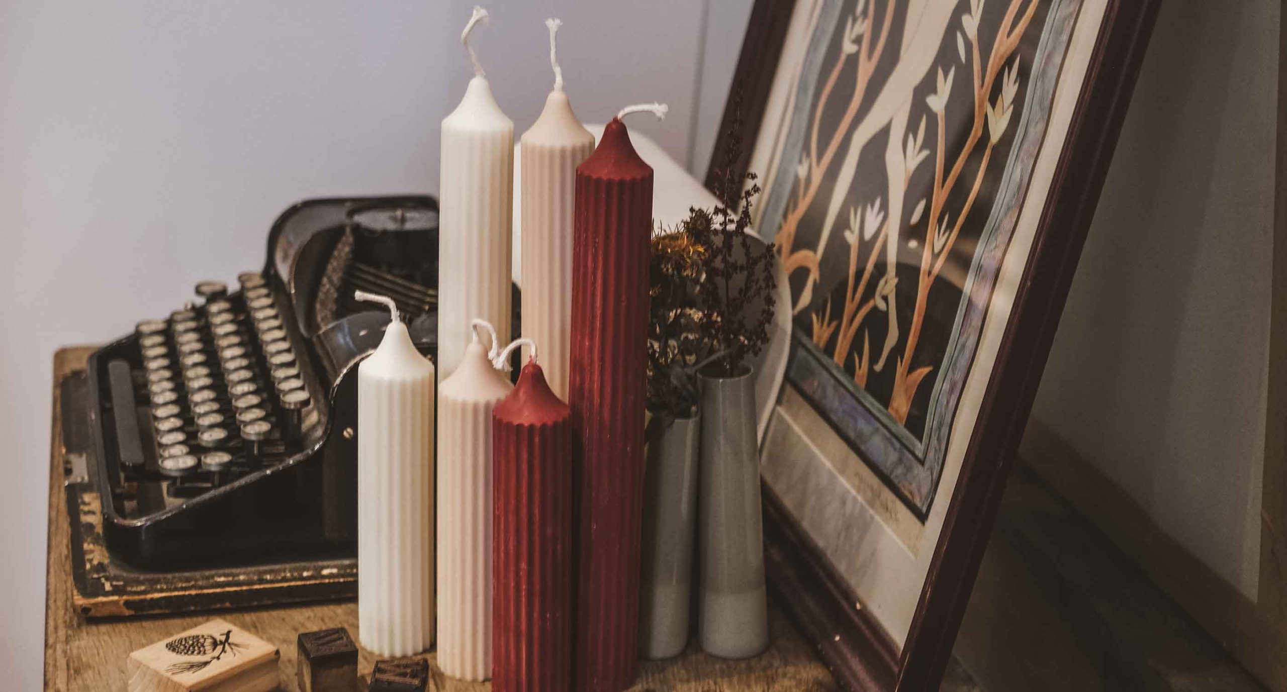 <br />
SCANDINAVIAN CHIC<br />
COLUMN CANDLES 